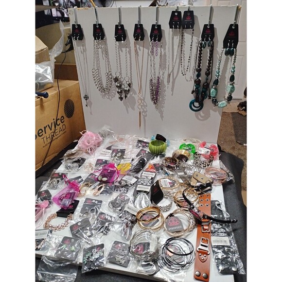 Paparazzi Jewelry Lot 50 Pieces - Necklaces, Bracelets, Earrings. - Picture 6 of 16